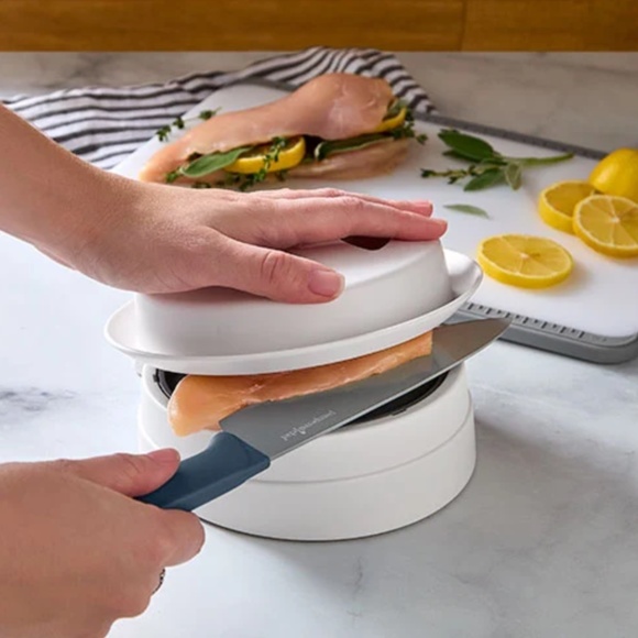 NEW PAMPERED CHEF CLOSE & CUT SET - Picture 1 of 2